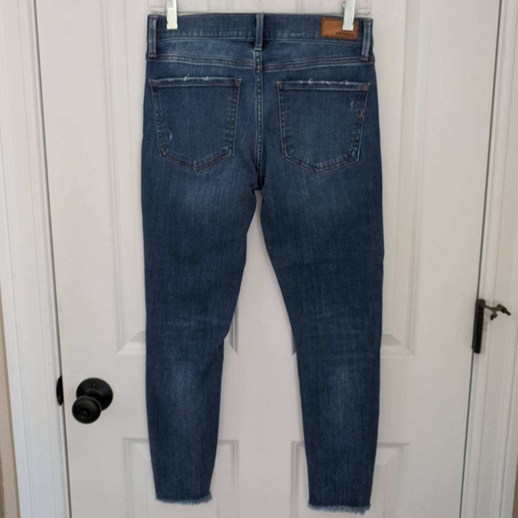 NWOT!! Express Mid Rise Ripped Raw Hem Cropped Jea - Picture 6 of 10